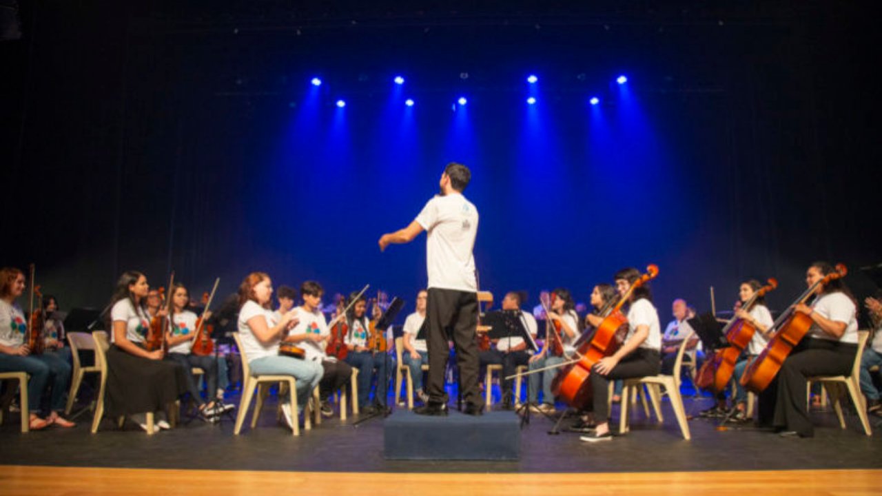 Banda Lira celebra 65 anos